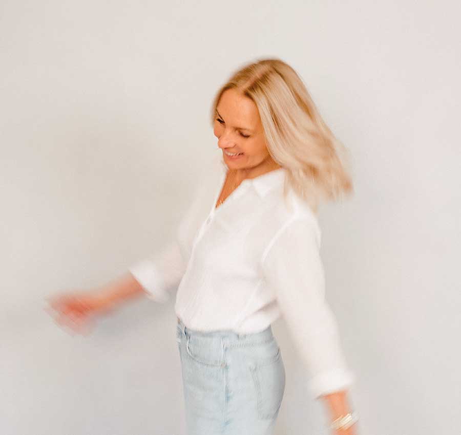 Petra Tödt: Expertin für Longevity Petra Tödt in Bewegung, Expertin für Longevity und Scheinfasten