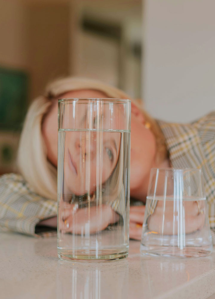 probleme-lebensmitte Frau ist erschöpft
